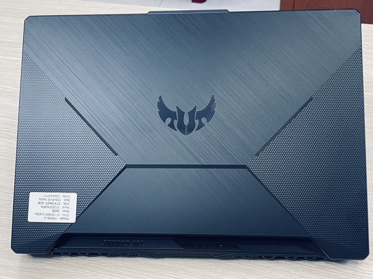 Thiết kế gaming hầm hố, bàn phím chuyên dụng gaming asus 506